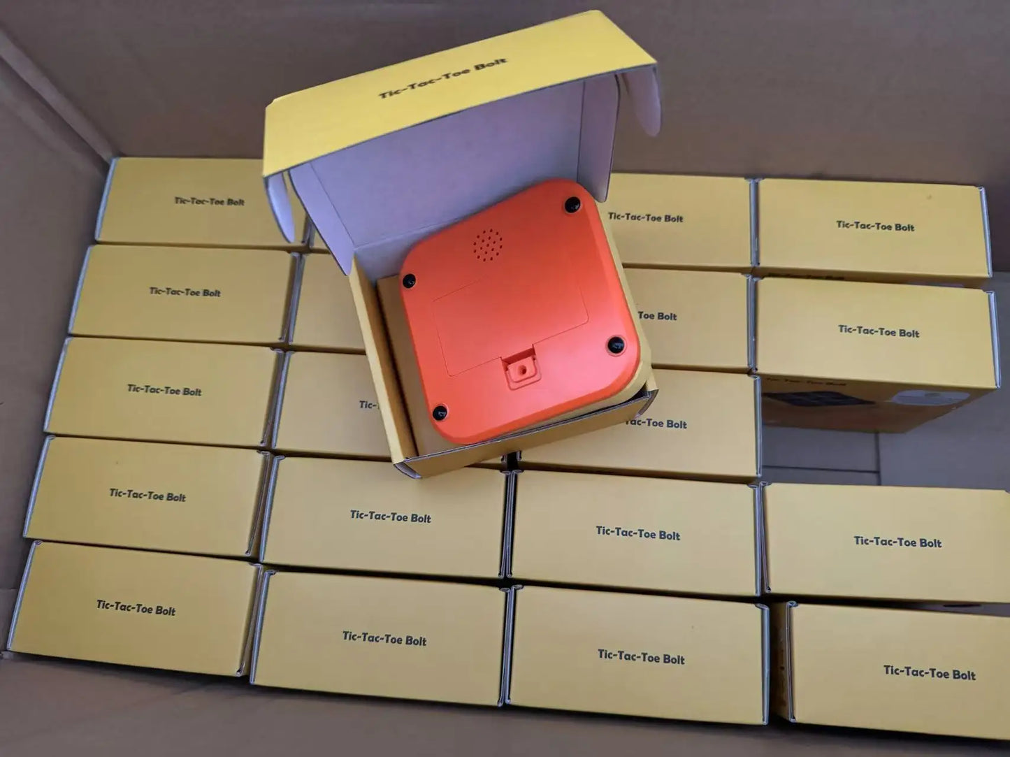 Fun Electronic Tic Tac To/ Noughts and crosses Game.